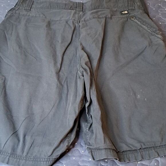 The North Face gray shorts size large - Picture 5 of 6
